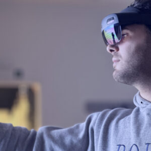 Cristian Iglesias probando las gafas de VR